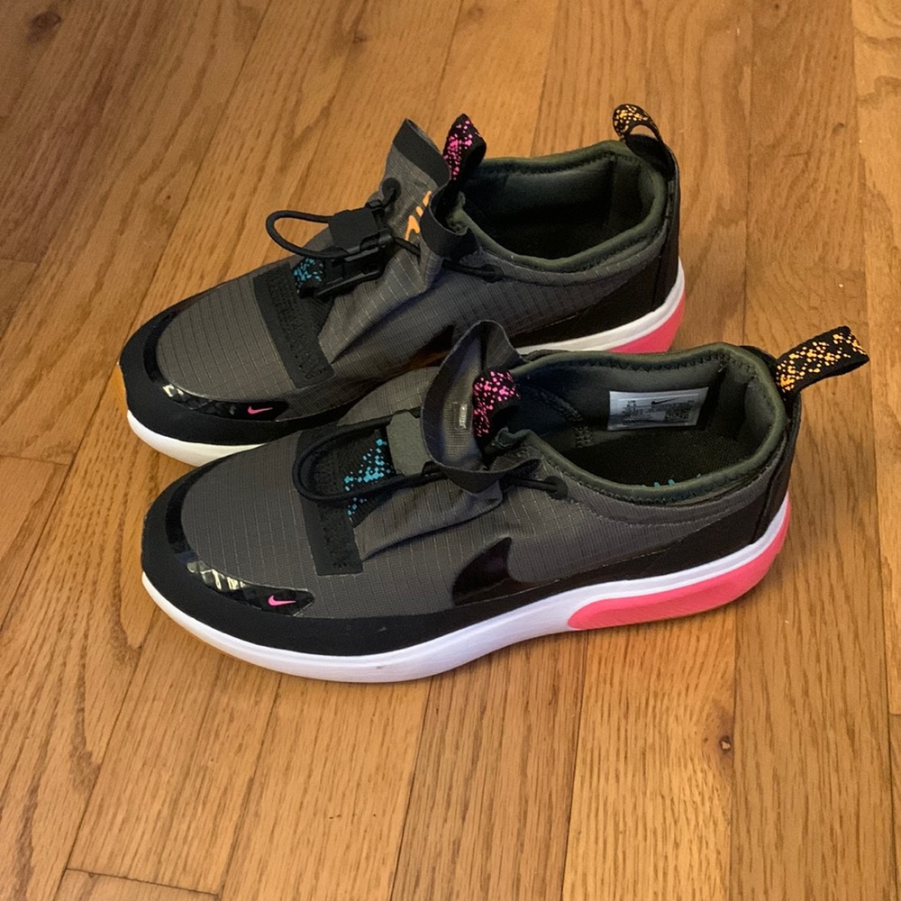 Nike AirMax Dia. Size 6.5